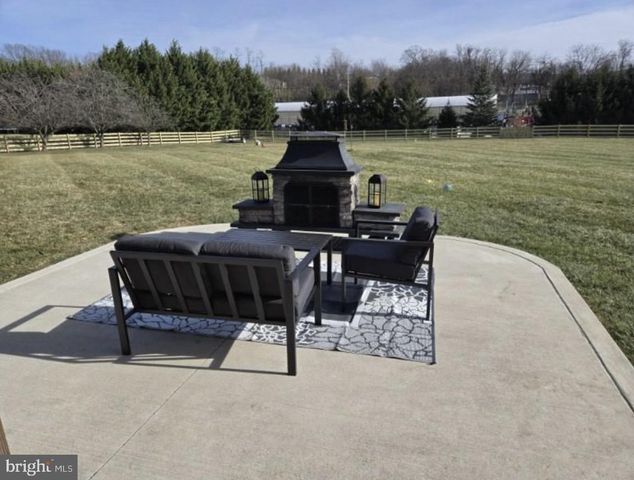 118 CARRIAGE DR, Harpers Ferry, WV 25425