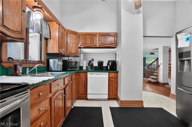 6187 Larkhall Drive, Madison, OH 44057
