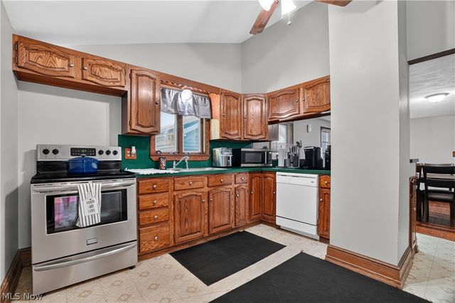 6187 Larkhall Drive, Madison, OH 44057