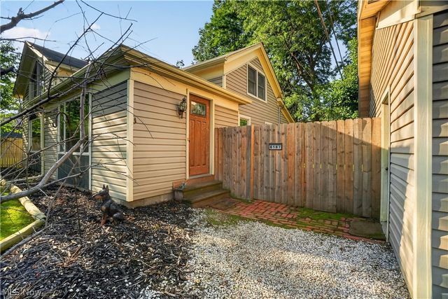 6187 Larkhall Drive, Madison, OH 44057