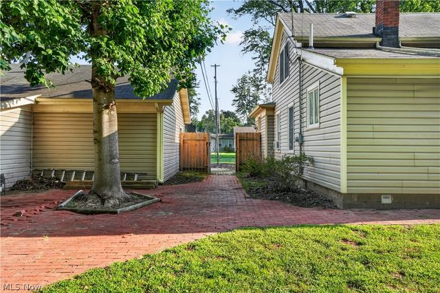 6187 Larkhall Drive, Madison, OH 44057