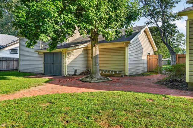 6187 Larkhall Drive, Madison, OH 44057