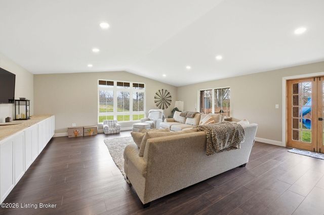 1108 S Beckley Station Rd, Louisville, KY 40245