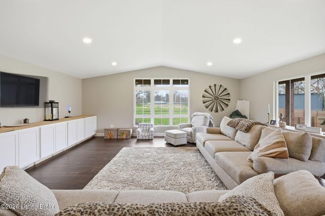 1108 S Beckley Station Rd, Louisville, KY 40245