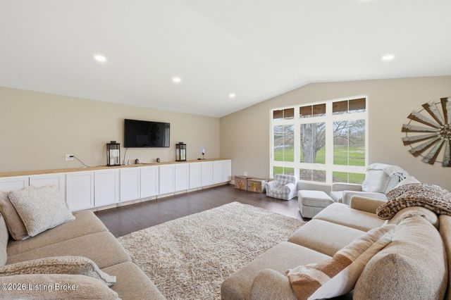 1108 S Beckley Station Rd, Louisville, KY 40245