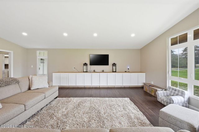 1108 S Beckley Station Rd, Louisville, KY 40245