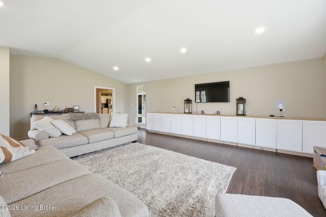 1108 S Beckley Station Rd, Louisville, KY 40245