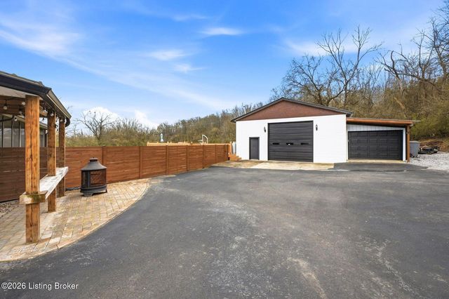 1108 S Beckley Station Rd, Louisville, KY 40245