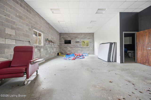 1108 S Beckley Station Rd, Louisville, KY 40245