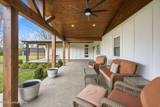 1108 S Beckley Station Rd, Louisville, KY 40245