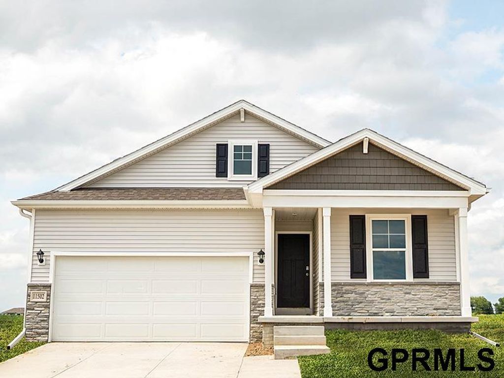 11511 Stony Point Drive, Papillion, NE 68046