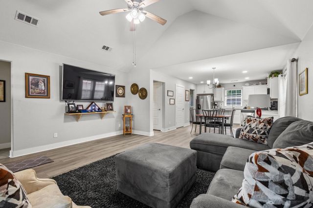 608 E Shepherd Street, Denison, TX 75021