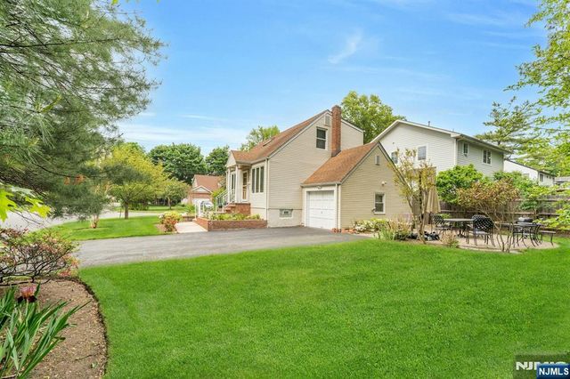 24 Cambridge Road, Tenafly, NJ 07670