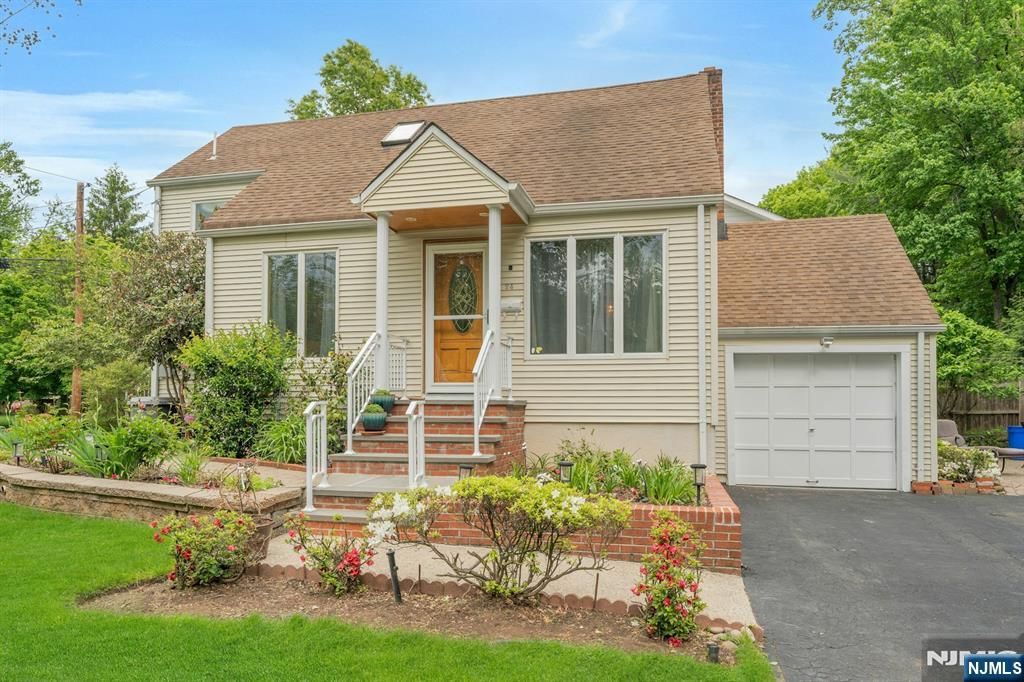 24 Cambridge Road, Tenafly, NJ 07670