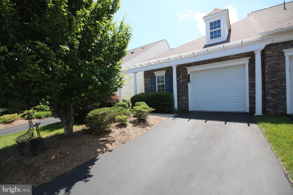 44497 MALTESE FALCON SQ, Ashburn, VA 20147