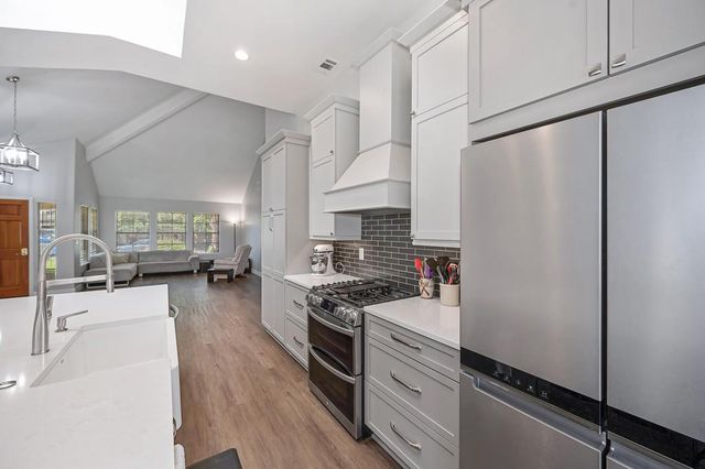 8965 White Star Way, Elk Grove, CA 95758