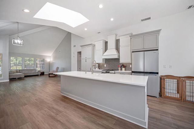 8965 White Star Way, Elk Grove, CA 95758