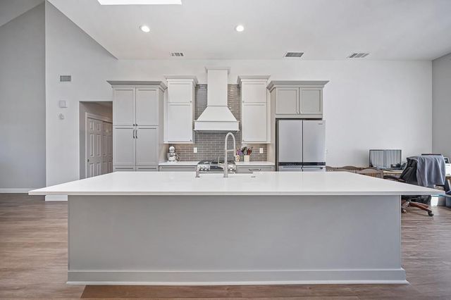 8965 White Star Way, Elk Grove, CA 95758