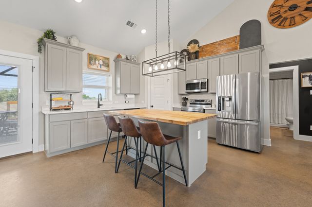 1031 Augustus Court, Rio Vista, TX 76093