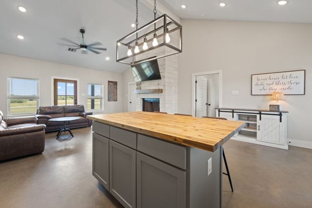 1031 Augustus Court, Rio Vista, TX 76093