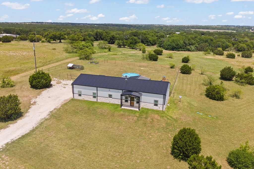 1031 Augustus Court, Rio Vista, TX 76093