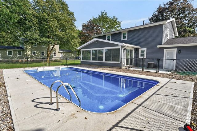 39 Heatherwood Rd, Perinton, NY 14450