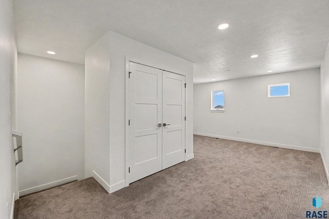 9201 W Ark Pl Place, Sioux Falls, SD 57106