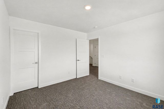 9201 W Ark Pl Place, Sioux Falls, SD 57106