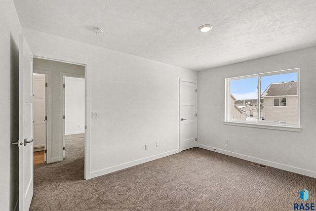 9201 W Ark Pl Place, Sioux Falls, SD 57106