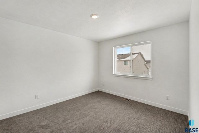 9201 W Ark Pl Place, Sioux Falls, SD 57106