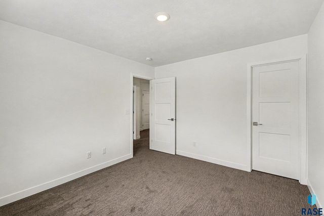 9201 W Ark Pl Place, Sioux Falls, SD 57106