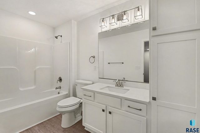 9201 W Ark Pl Place, Sioux Falls, SD 57106