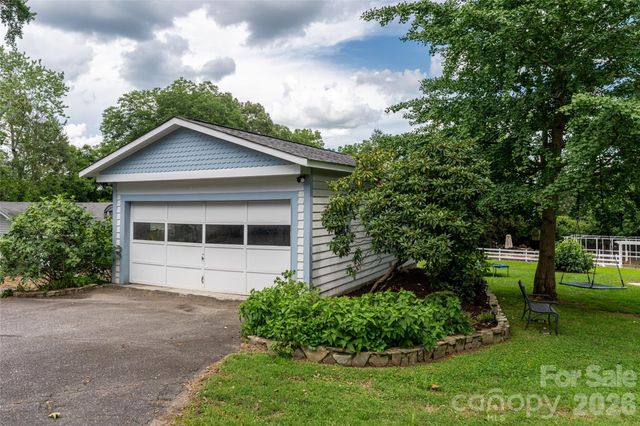 411 W Union Street, Morganton, NC 28655