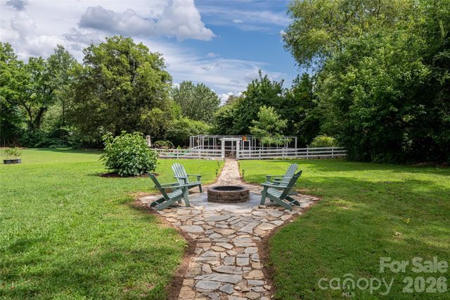 411 W Union Street, Morganton, NC 28655