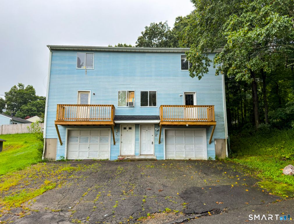 28 Santoro Street, Waterbury, CT 06704