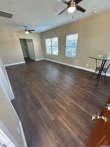 918 Sacramento, San Antonio, TX 78201