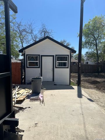 918 Sacramento, San Antonio, TX 78201