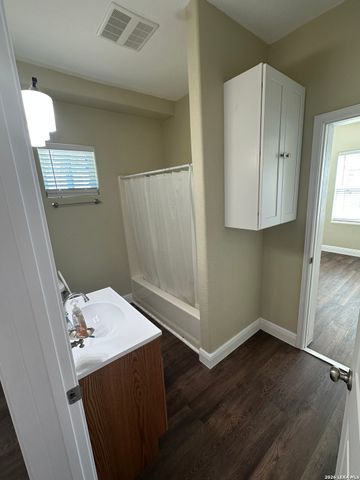 918 Sacramento, San Antonio, TX 78201