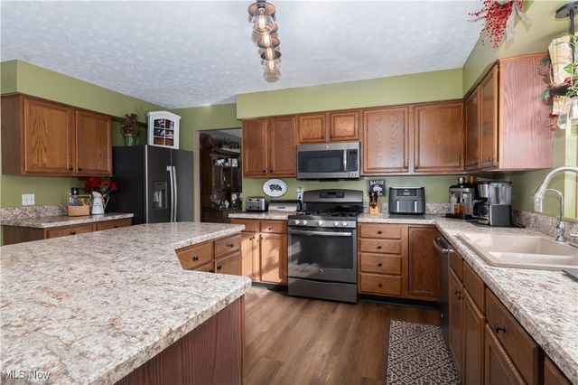 11912 Packets Street NW, Canal Fulton, OH 44614