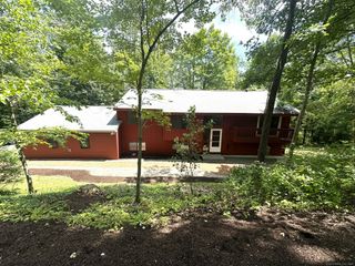 8 Crane Place, Simsbury, CT 06070