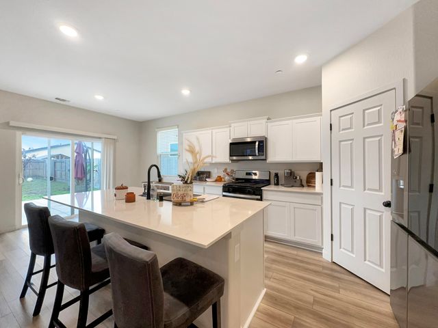 1932 Justice Avenue, Tulare, CA 93274