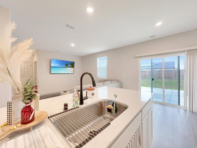 1932 Justice Avenue, Tulare, CA 93274