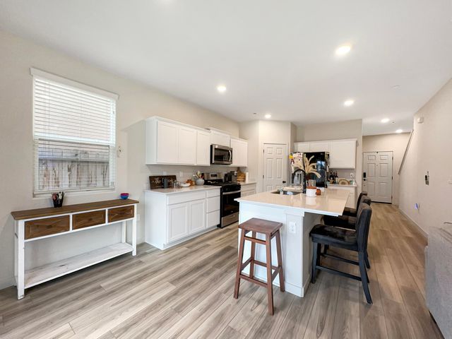 1932 Justice Avenue, Tulare, CA 93274