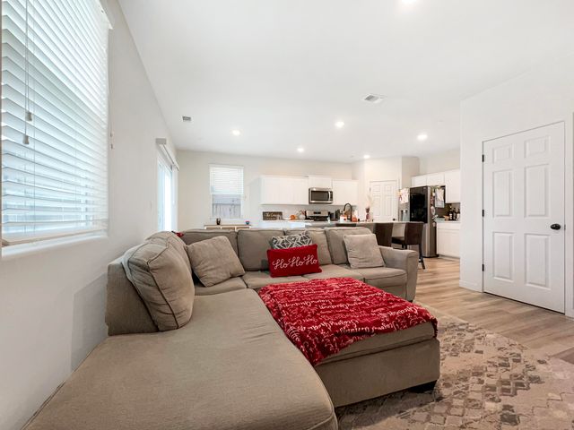 1932 Justice Avenue, Tulare, CA 93274