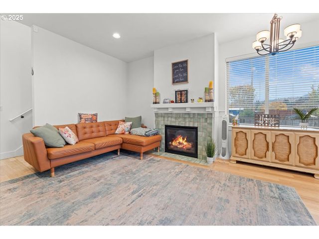 7908 Se HARNEY St, Portland, OR 97206