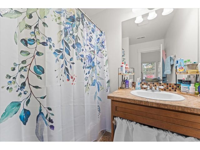 7908 Se HARNEY St, Portland, OR 97206