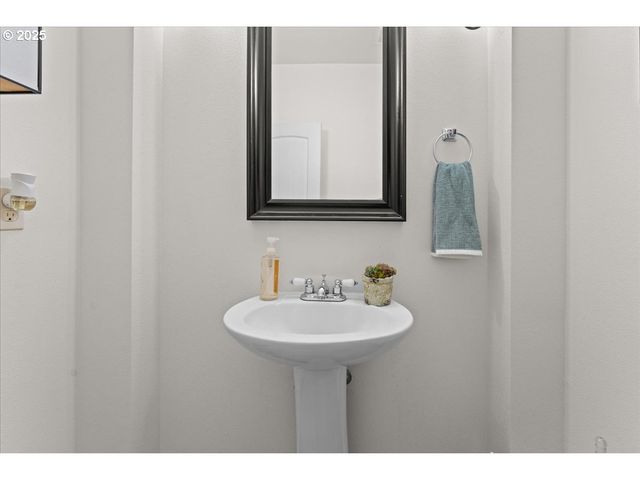 7908 Se HARNEY St, Portland, OR 97206