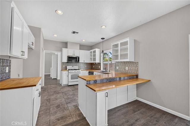 1448 Calle San Sebastian, San Jacinto, CA 92583