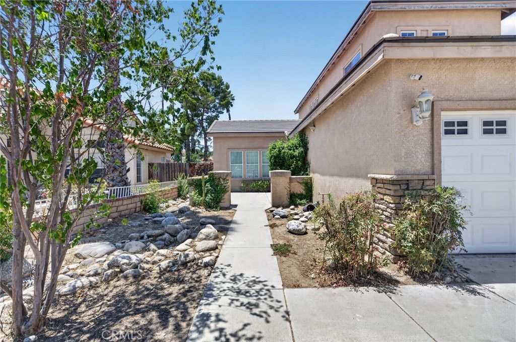 Image 5 of property listing at 1448 Calle San Sebastian, San Jacinto, CA 92583