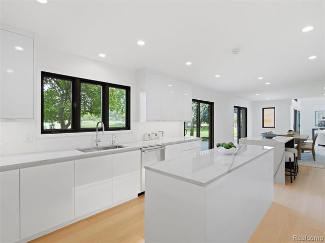 3228 Pine Lake Road, West Bloomfield, MI 48324